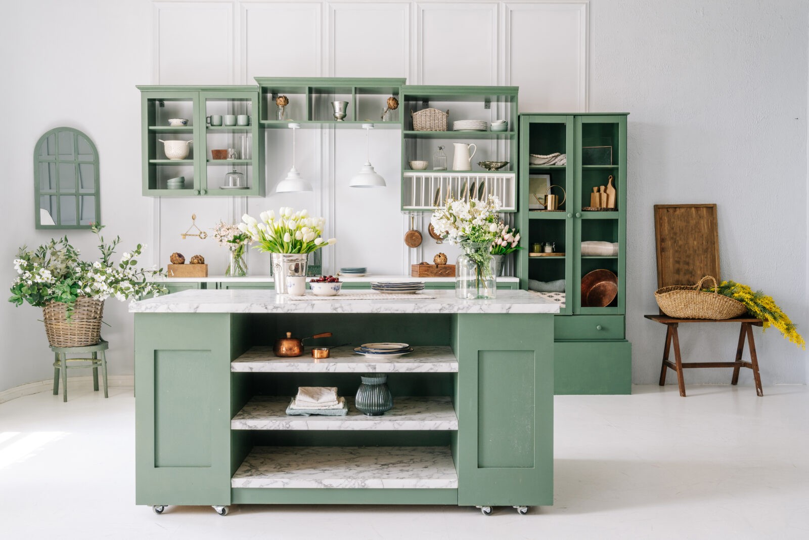Cozinha com móveis em verde basso